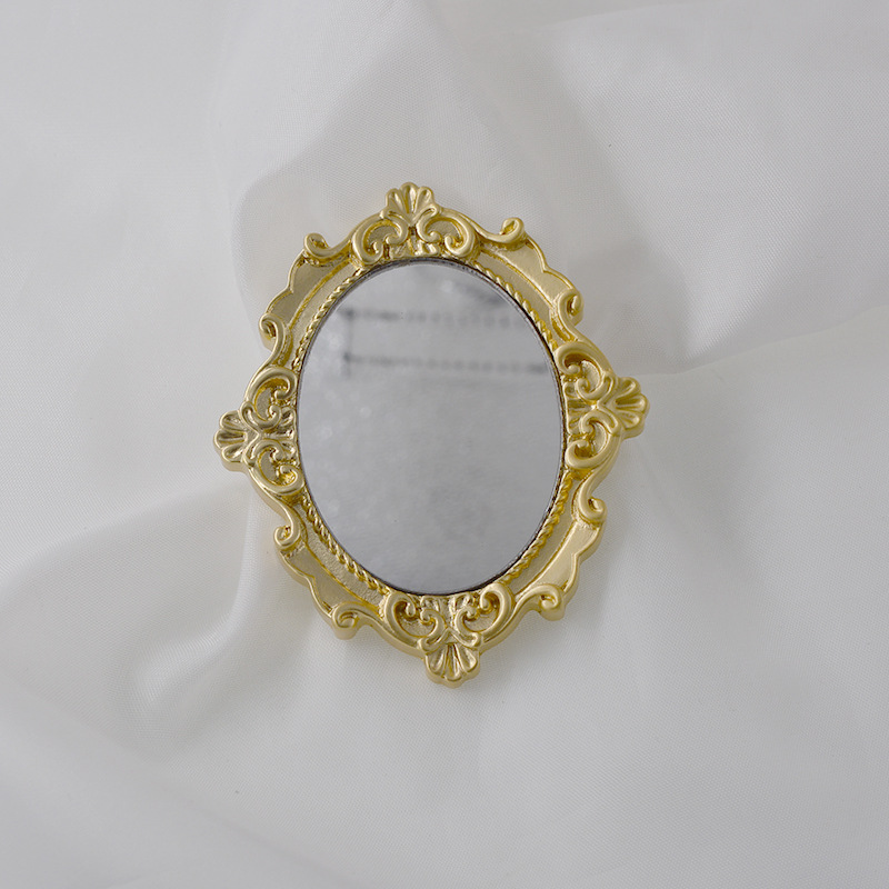 Vintage Engraved Mirror Photo  - Luxury Lifestyle Photography 评论和价格